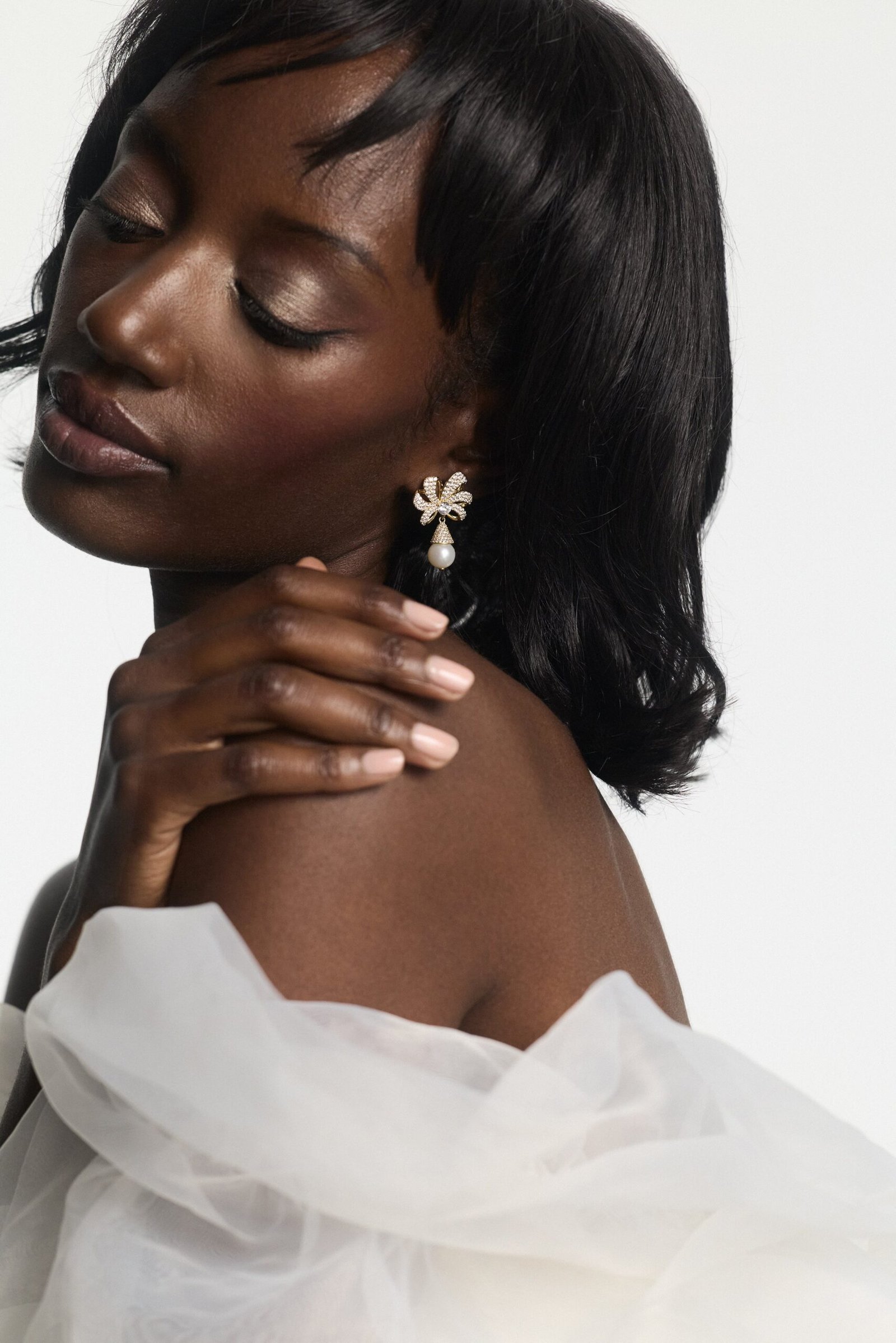 EROS PEARL DROP POST EARRINGS - Image 2