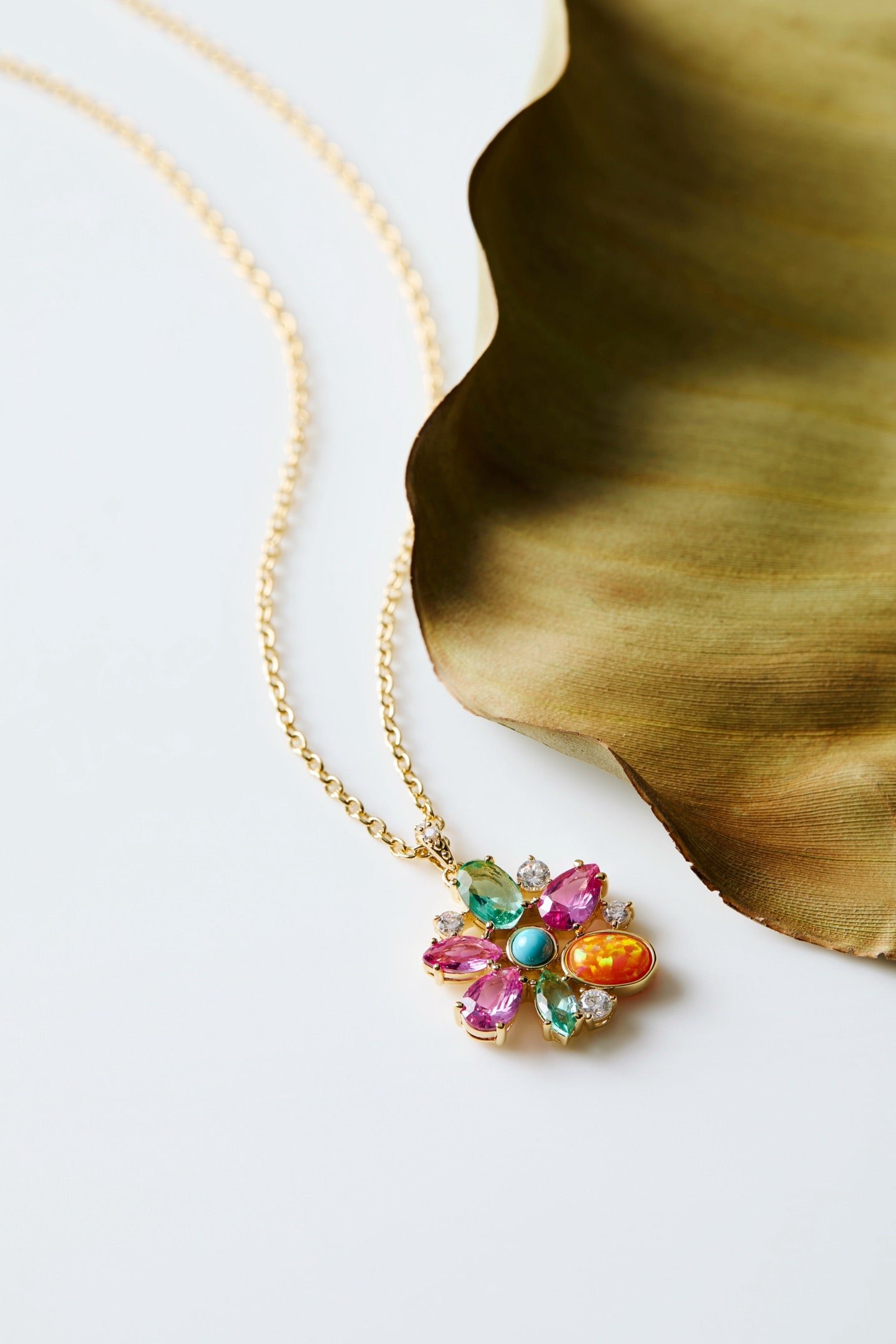 FRIEDA FLORAL PENDANT NECKLACE - Image 3